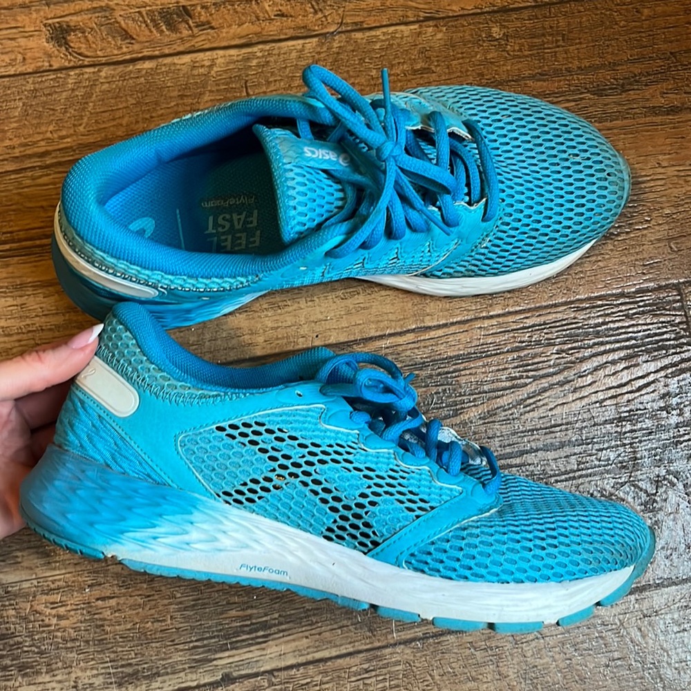 Gently used ASICS flute foam ombré blue running shoes